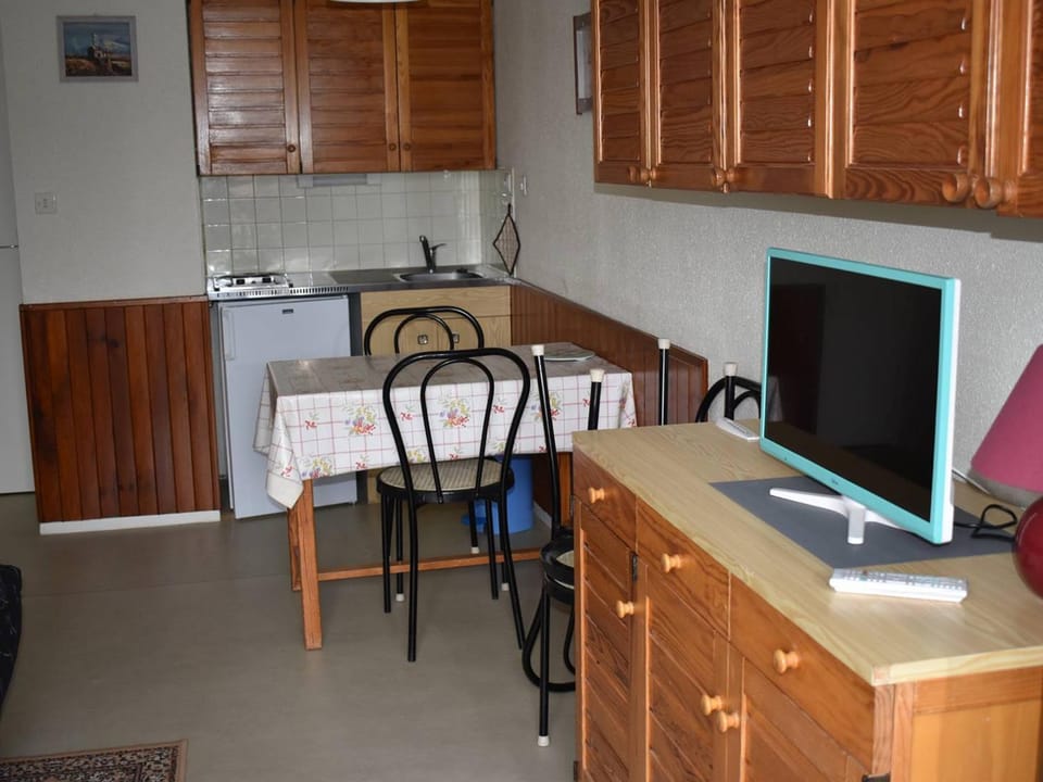 Charmant studio cabine avec balcon exposé sud pour 4 personnes au cœur de la Station - FR-1-592-32 Cabin in Bolquère