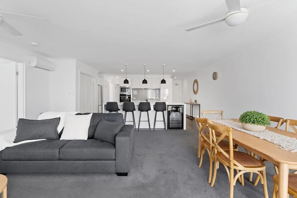 Seashells Sweet Retreat Pool, Walk to Shops & Marina Apartment in Nelson Bay