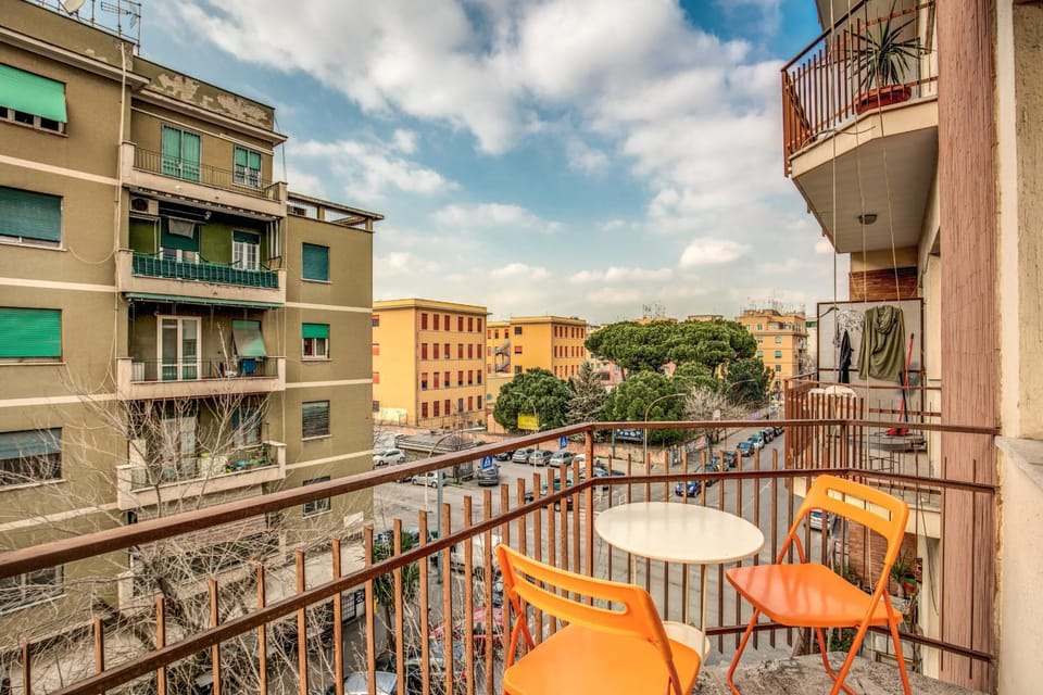 Neighbourhood, Balcony/Terrace, Street view