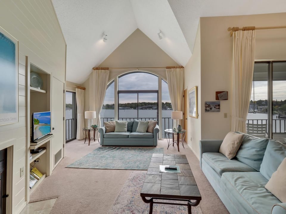 341 Edgewater Inn House in Charlevoix