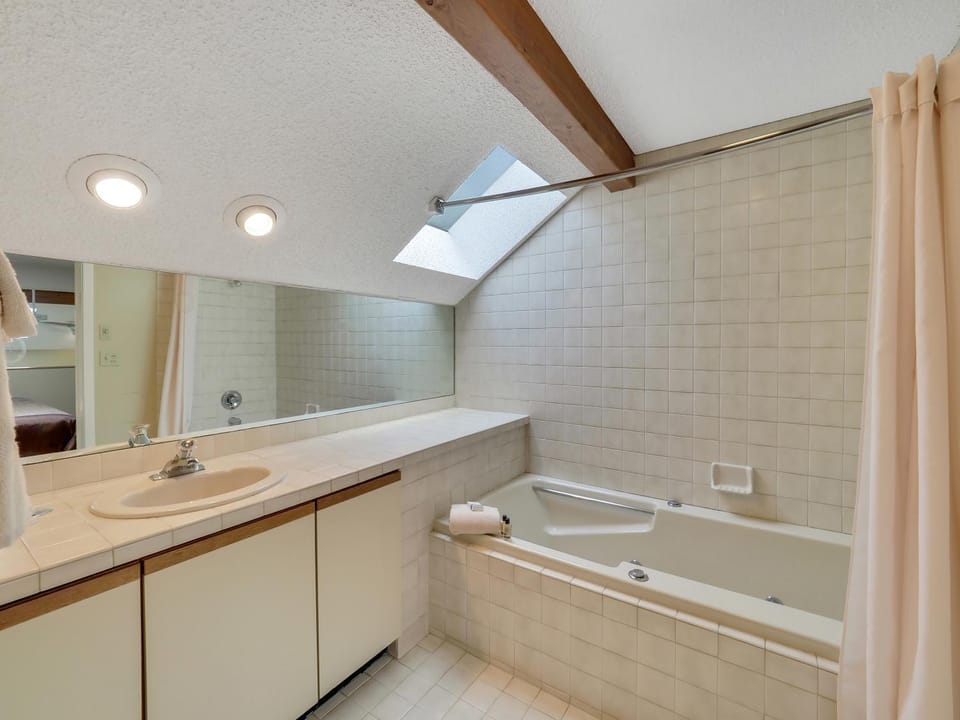 347 Edgewater Inn House in Charlevoix