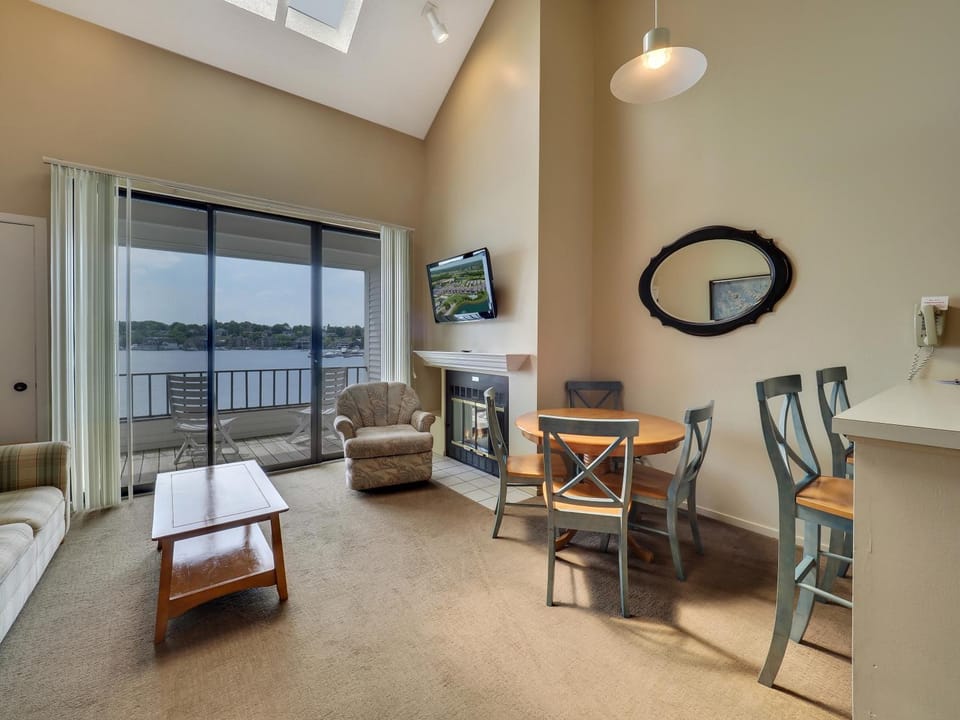 347 Edgewater Inn House in Charlevoix