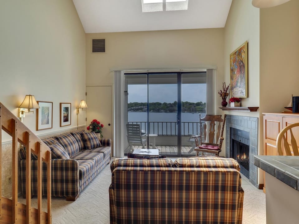 349 Edgewater Inn House in Charlevoix
