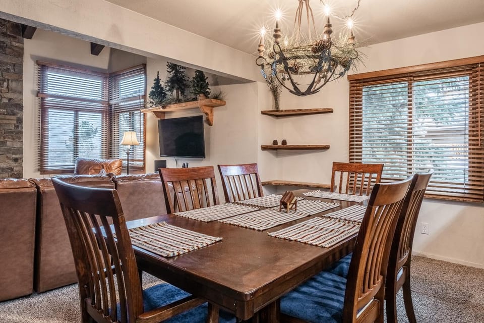 Dining area, Dinner
