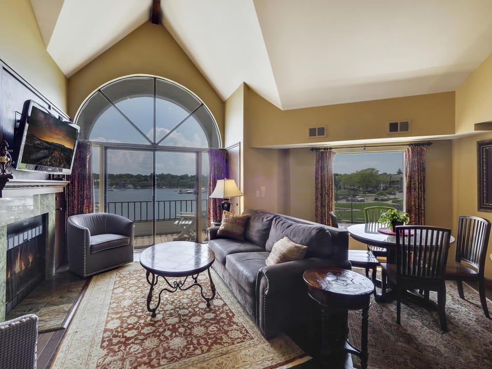 354 Edgewater Inn House in Charlevoix