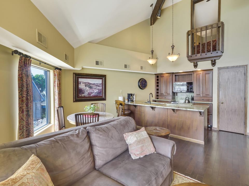 354 Edgewater Inn House in Charlevoix