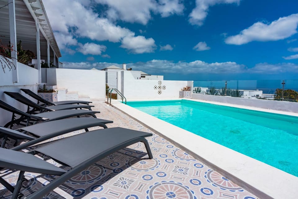 Patio, Day, View (from property/room), Balcony/Terrace, Pool view, Swimming pool, sunbed