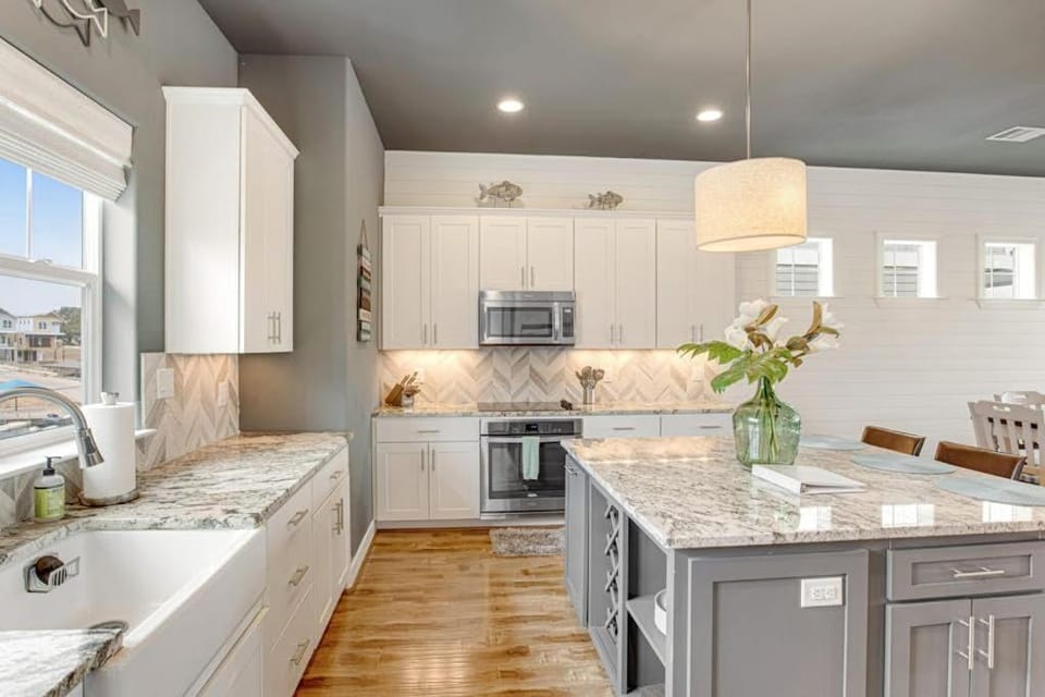 Kitchen or kitchenette, kitchen