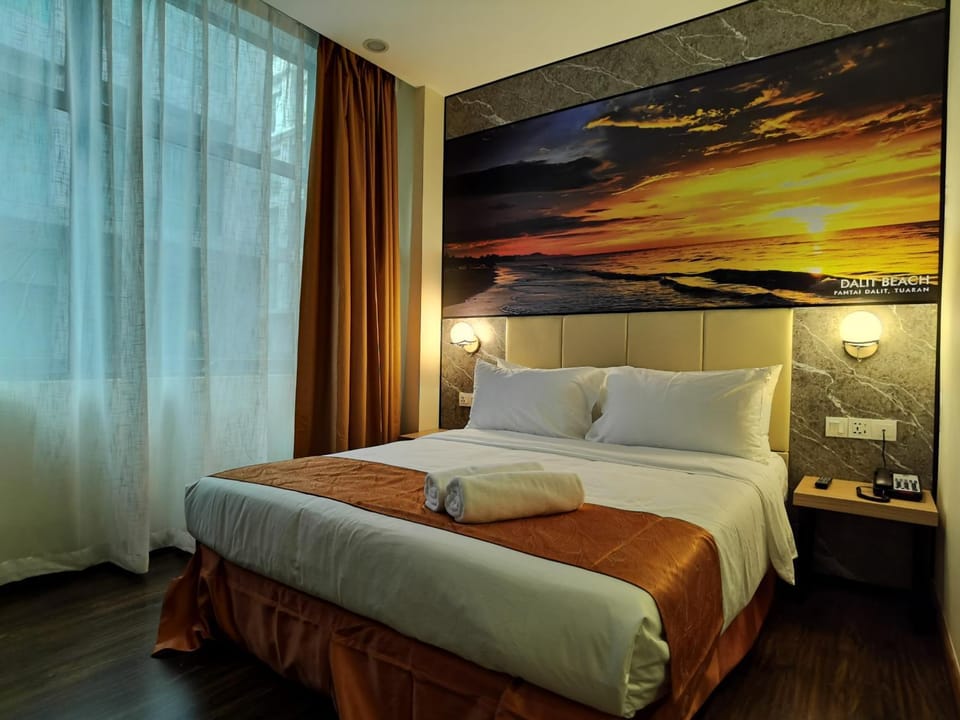 Bed, Photo of the whole room, Bedroom, Sunset