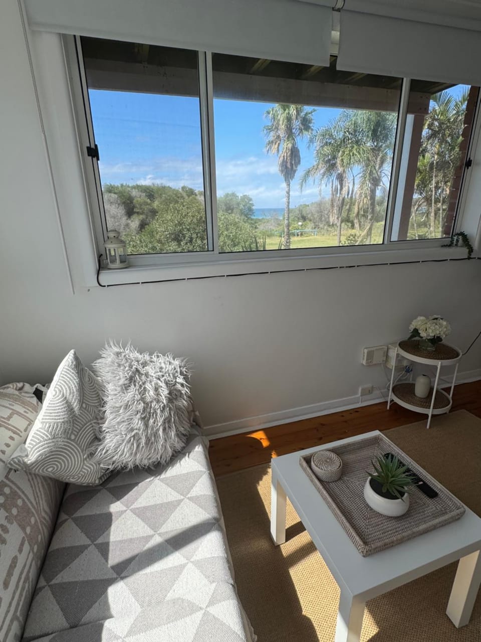 Escape to Jones Beach Kiama - Beachfront unit with direct beach access & views Apartment in Kiama Downs