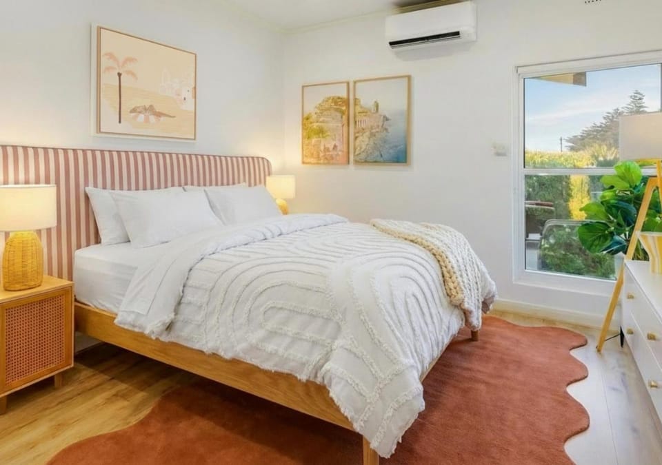 Bed, Bedroom, air conditioner