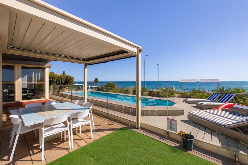 Patio, Balcony/Terrace, Sea view, Swimming pool