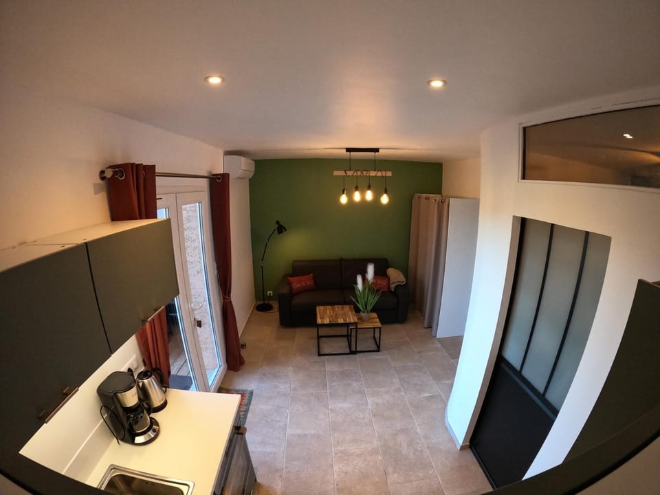 Kitchen or kitchenette, Seating area, Dining area