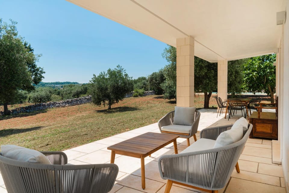 Patio, Living room