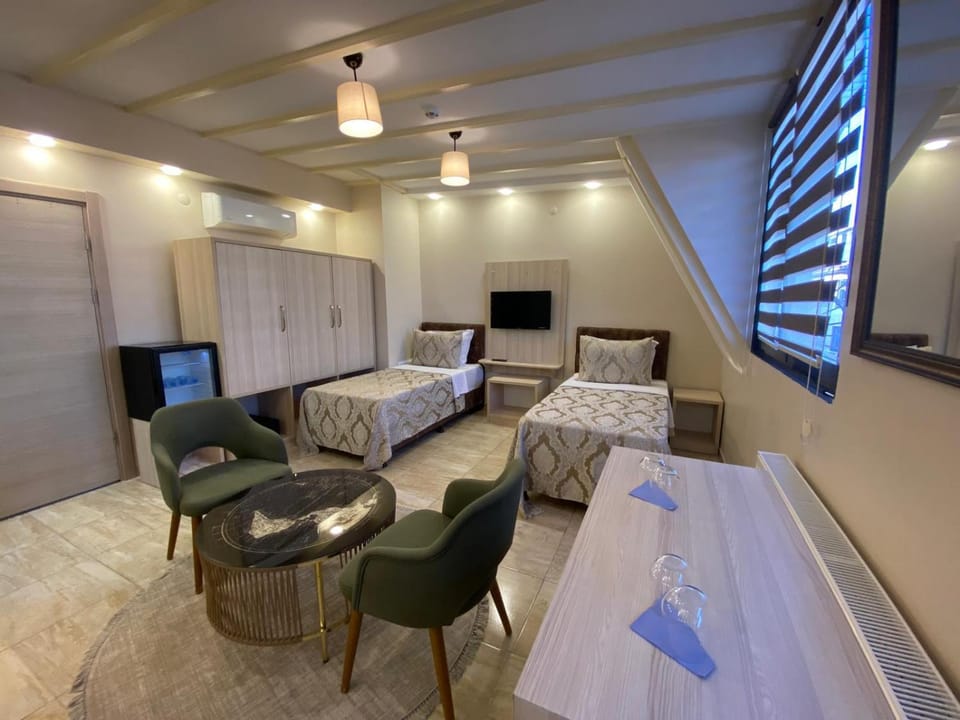 TV and multimedia, Kitchen or kitchenette, Living room, Seating area