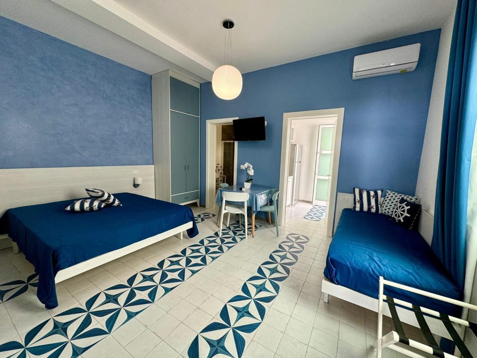 Bed, Photo of the whole room, air conditioner