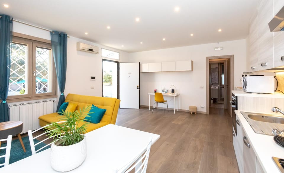 Kitchen or kitchenette, Seating area