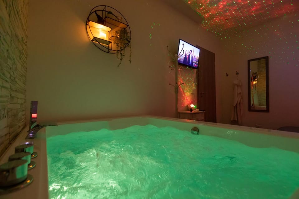 Hot Tub, Bath