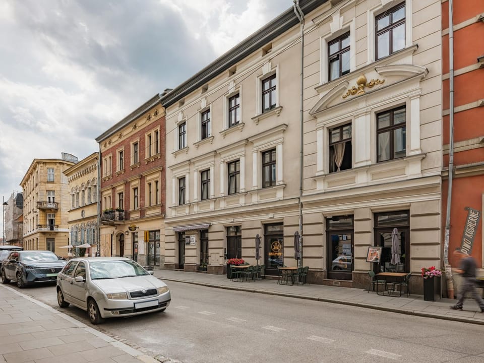 Property building, Day, Neighbourhood, Street view, Location
