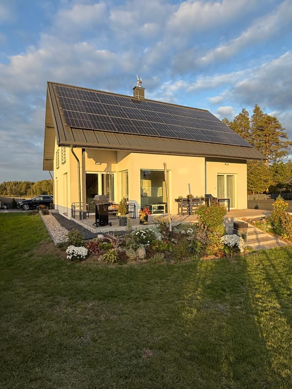 Property building, Patio, Day, Garden, Garden view