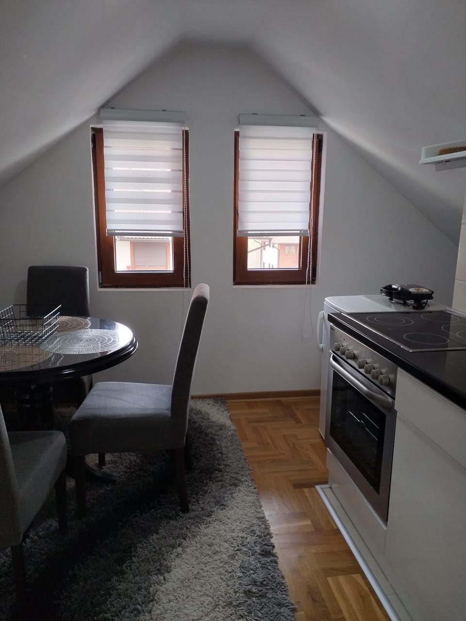 Kitchen or kitchenette, Dining area, pet friendly, stove