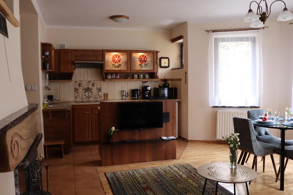Coffee/tea facilities, Kitchen or kitchenette, Dining area
