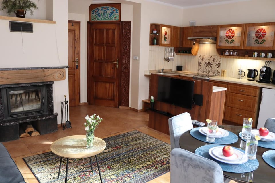Coffee/tea facilities, Kitchen or kitchenette, Living room, Dining area