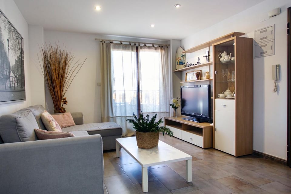 TV and multimedia, Living room, Seating area, Evening entertainment