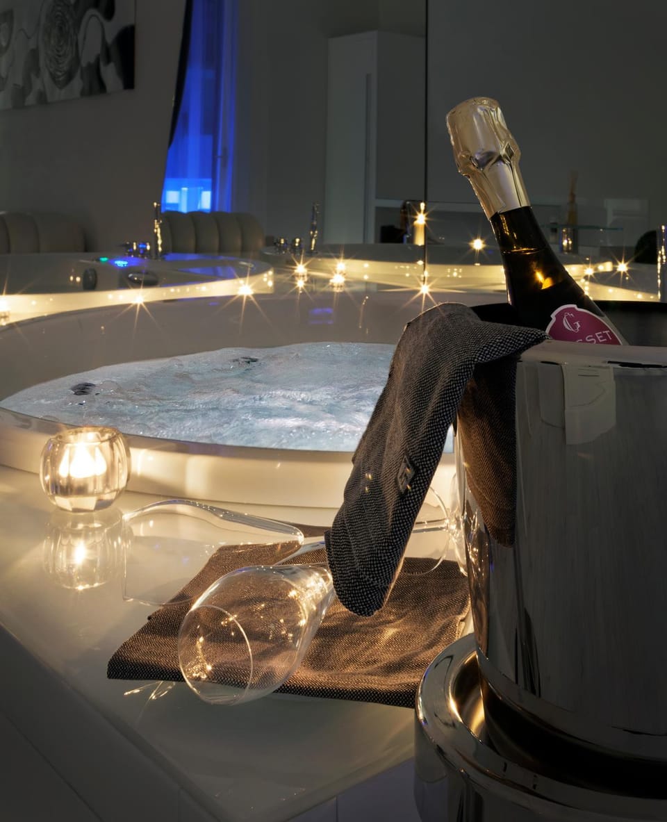 Hot Tub, Drinks, Alcoholic drinks