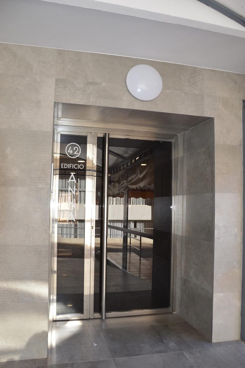 Facade/entrance