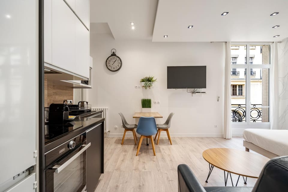TV and multimedia, Kitchen or kitchenette, Living room, Seating area, Dining area, oven, pet friendly, stove