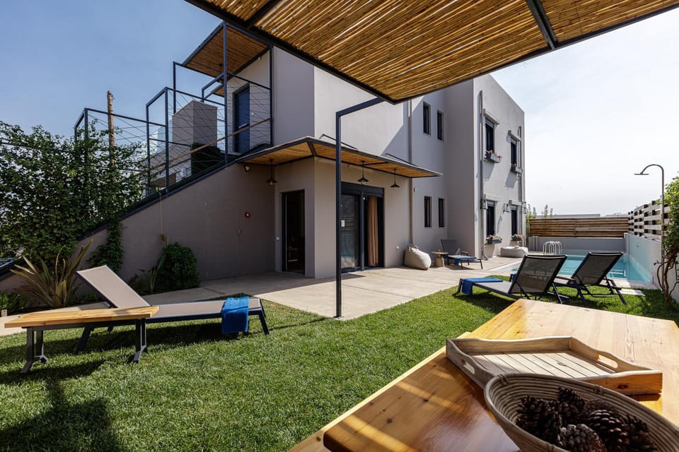 Property building, Patio, Facade/entrance, Day, Garden, Garden view, Swimming pool, sunbed