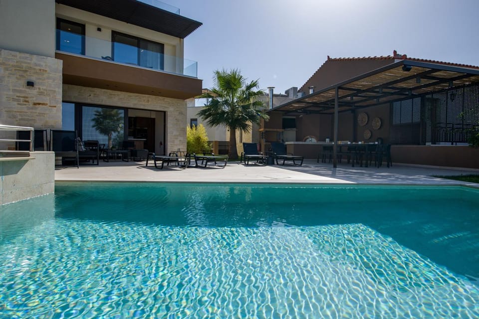 Pool view, Swimming pool, sunbed