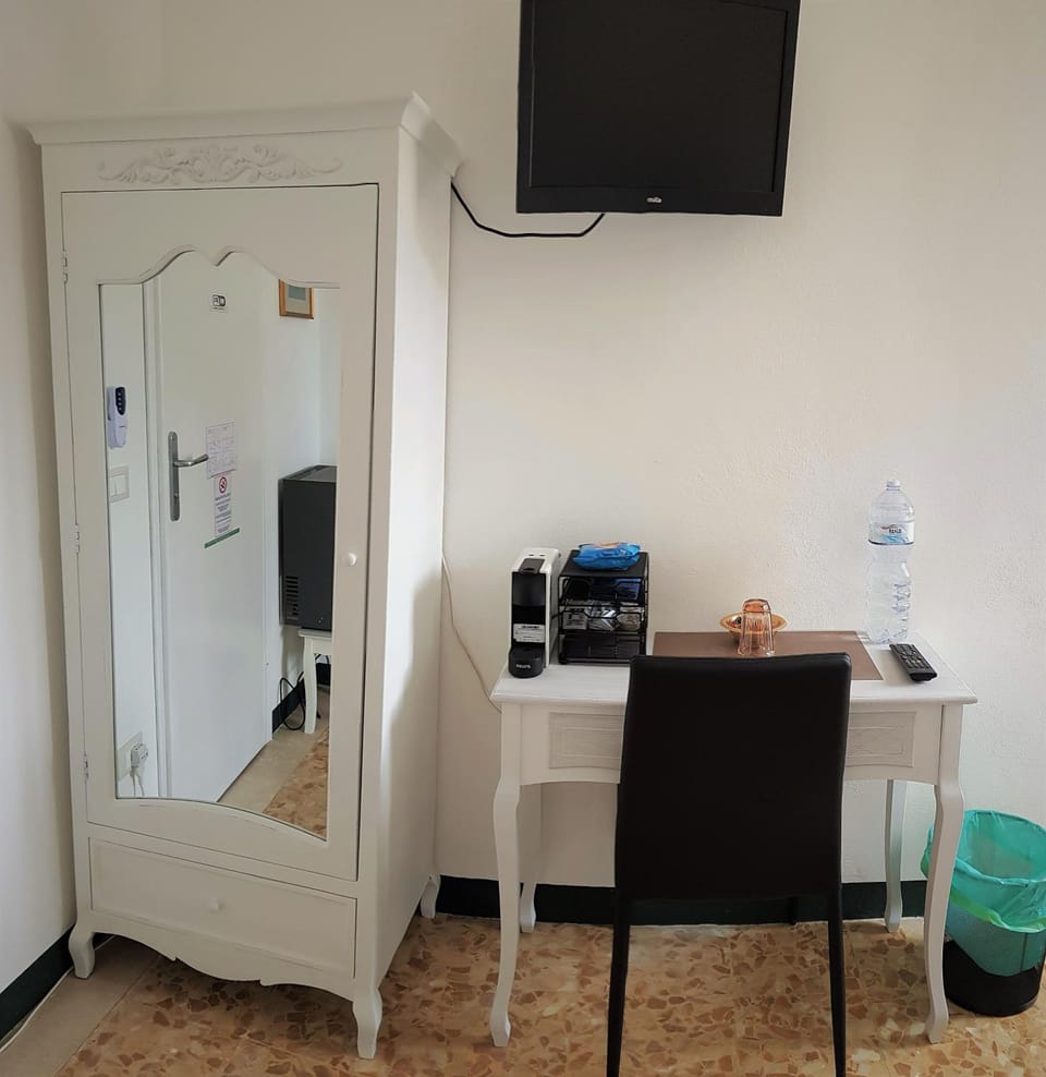 Other, Photo of the whole room