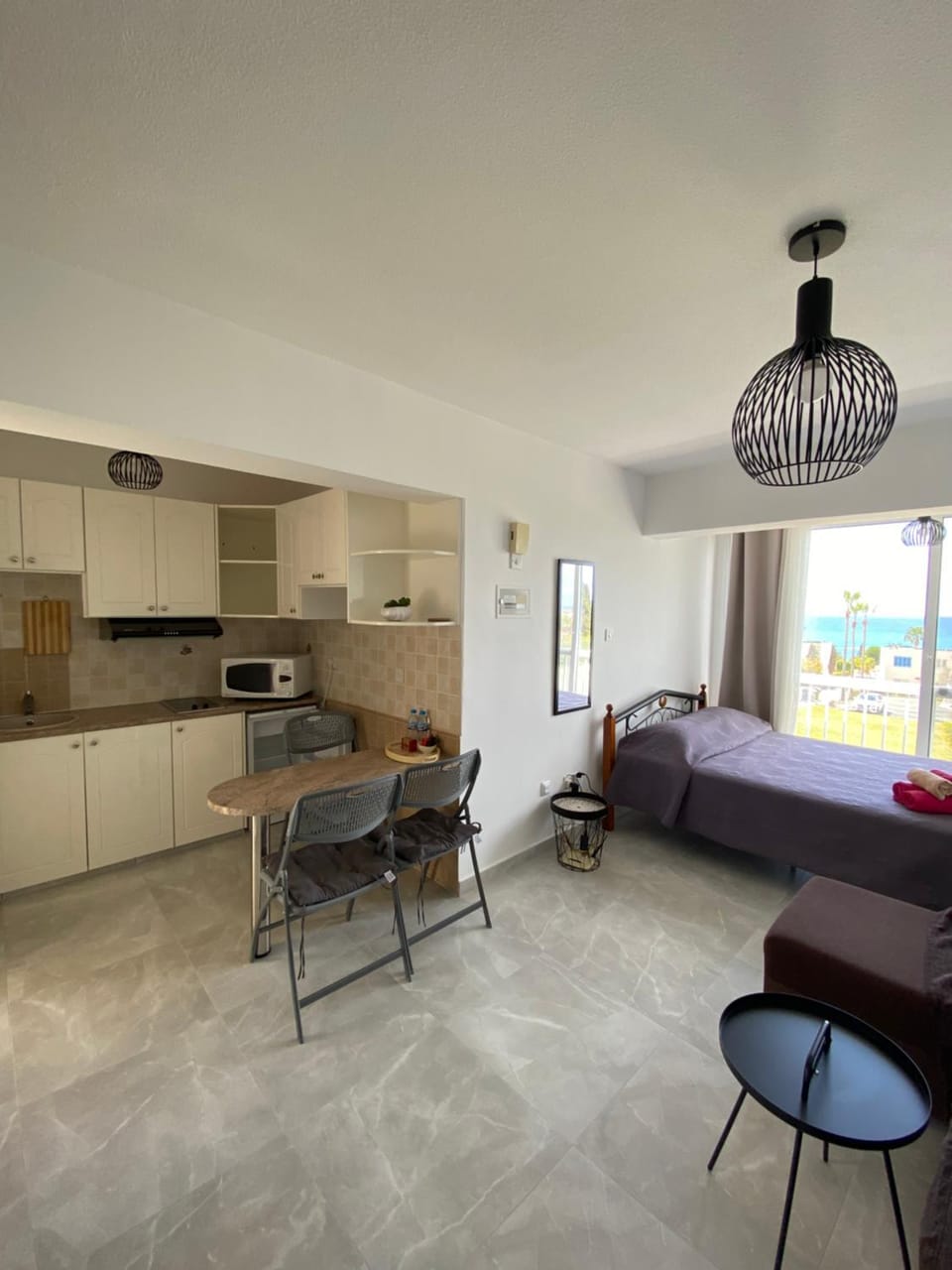 Bed, Kitchen or kitchenette, Photo of the whole room, Seating area, Dining area, Bedroom, minibar, stove