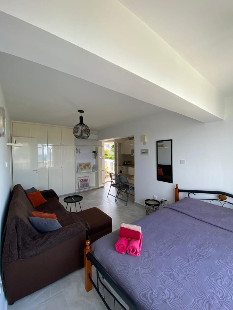 Bed, Kitchen or kitchenette, Living room, Photo of the whole room, Seating area, Dining area, Bedroom, towels