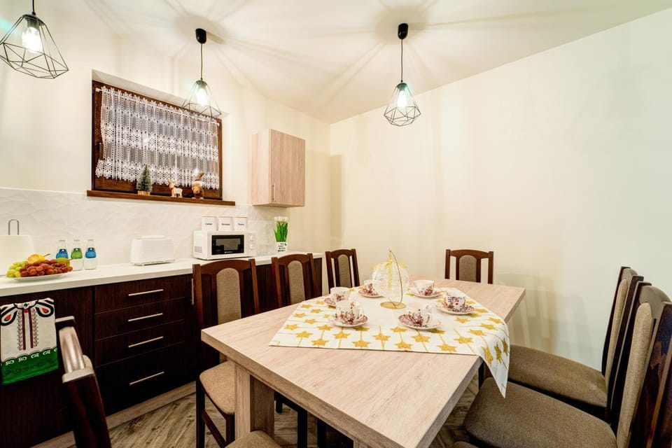 Dining area, kitchen