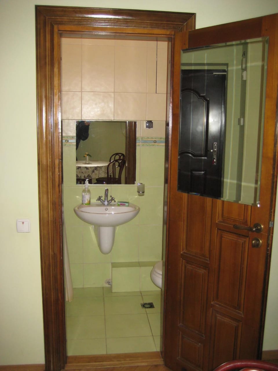 Shower, Toilet