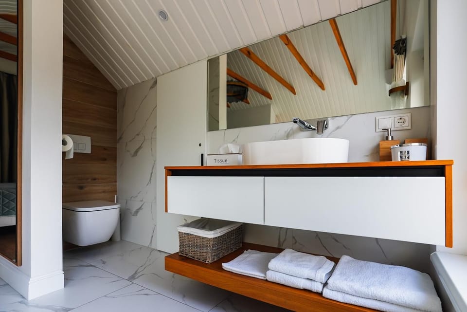 Toilet, Bathroom, Bedroom