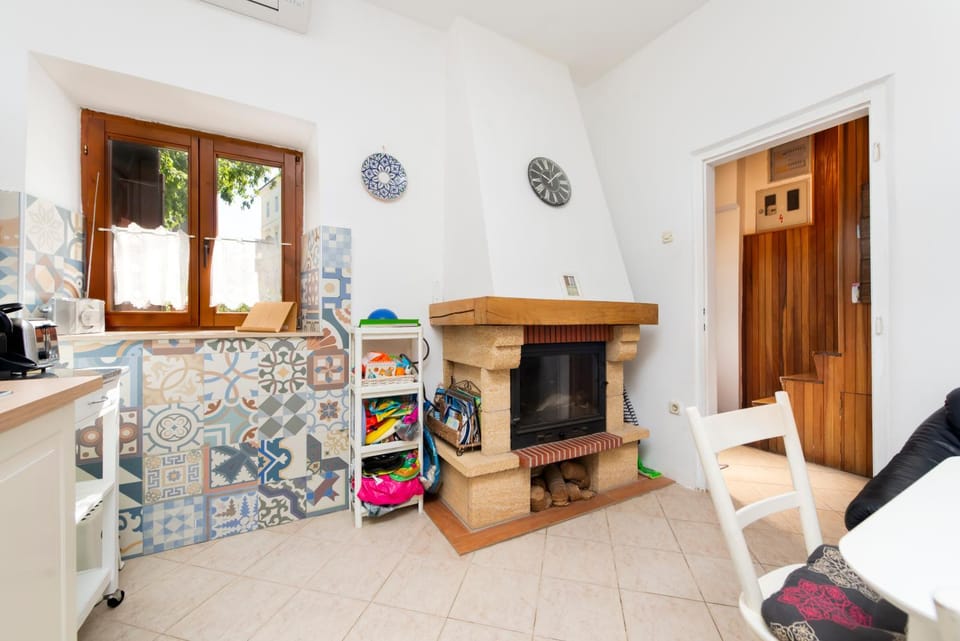 Kitchen or kitchenette, Living room, Seating area, Dining area, pet friendly