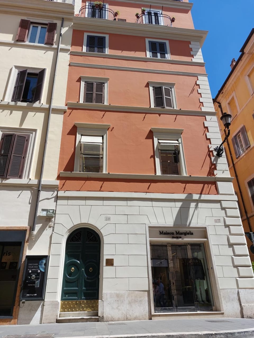 Facade/entrance