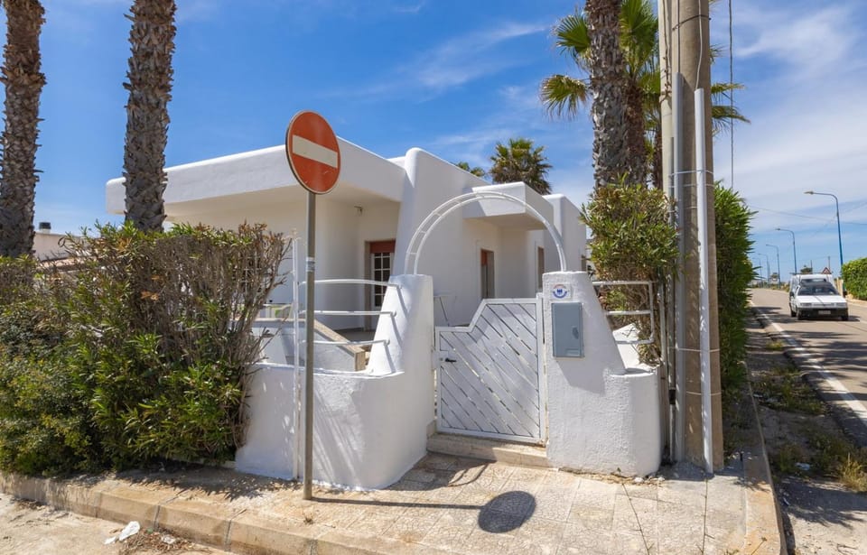 Property building, Facade/entrance, Garden