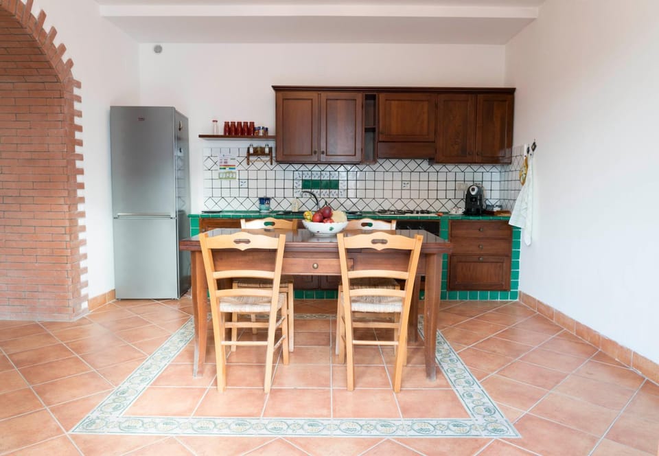 Coffee/tea facilities, Kitchen or kitchenette, Dining area, dishwasher, pet friendly, stove, kitchen