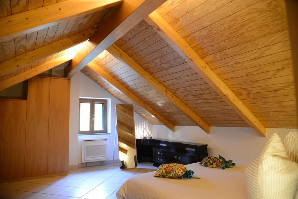 Bed, Photo of the whole room, Bedroom, internet, towels, wardrobe, air conditioner