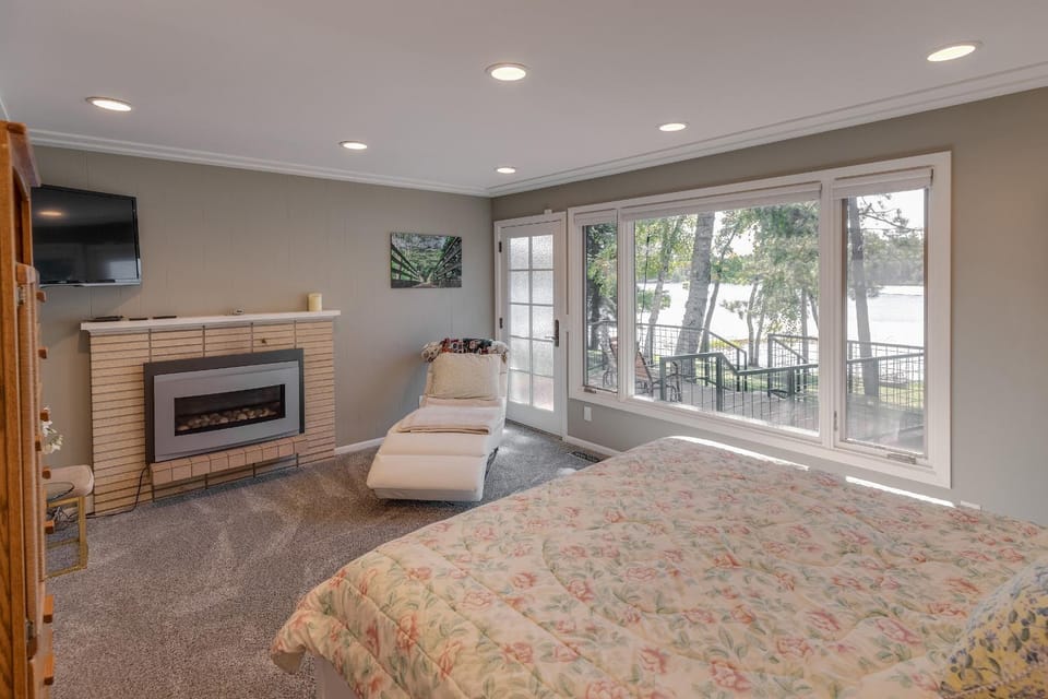 Bed, Bedroom, Lake view, fireplace