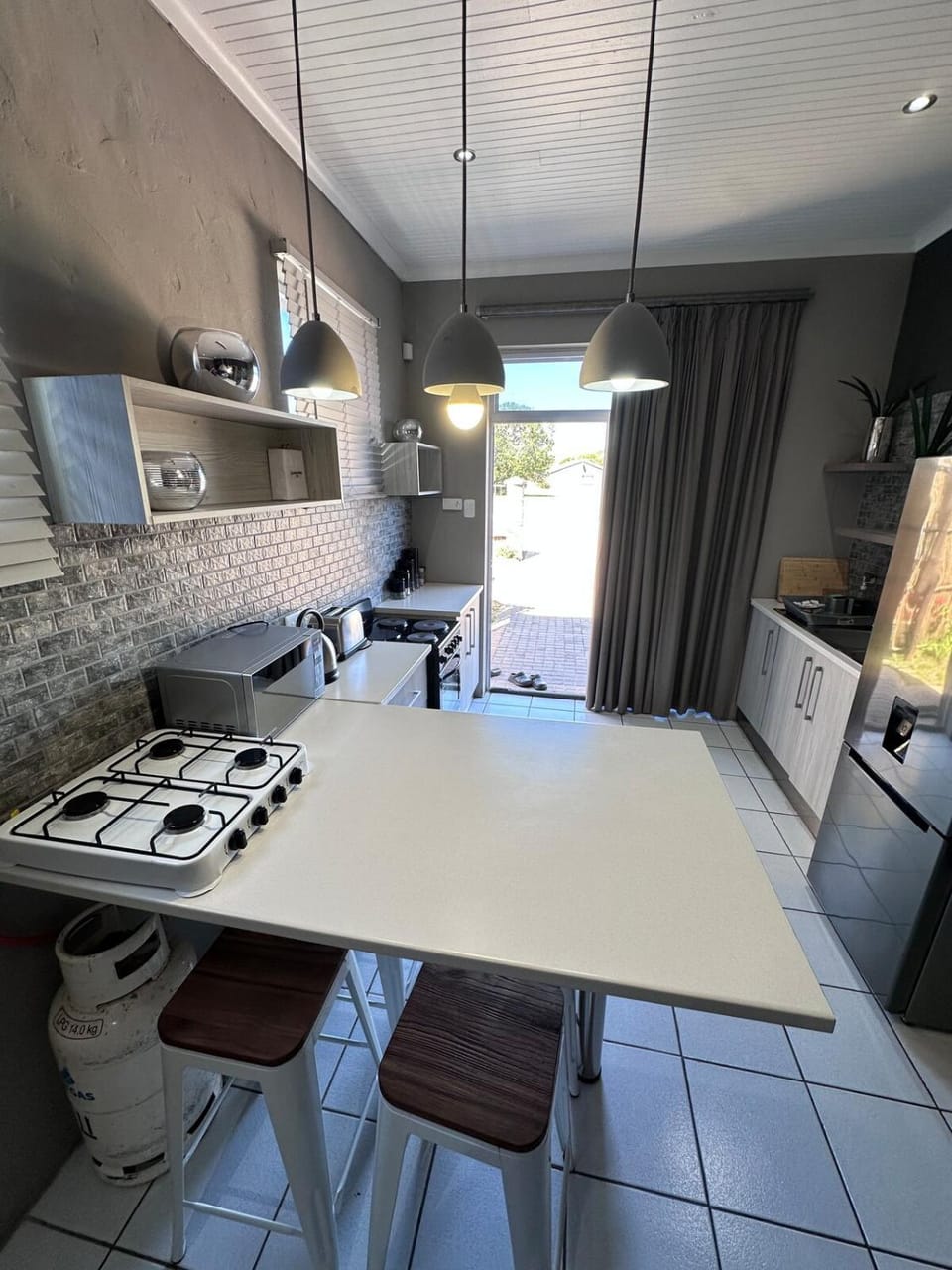 Kitchen or kitchenette, Dining area, stove