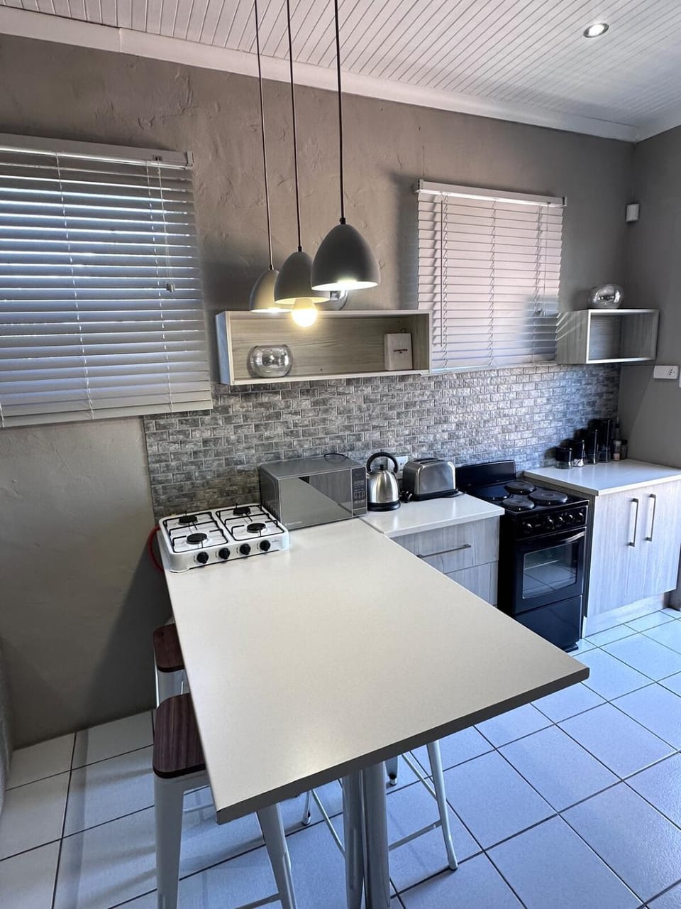 Kitchen or kitchenette, Dining area, stove
