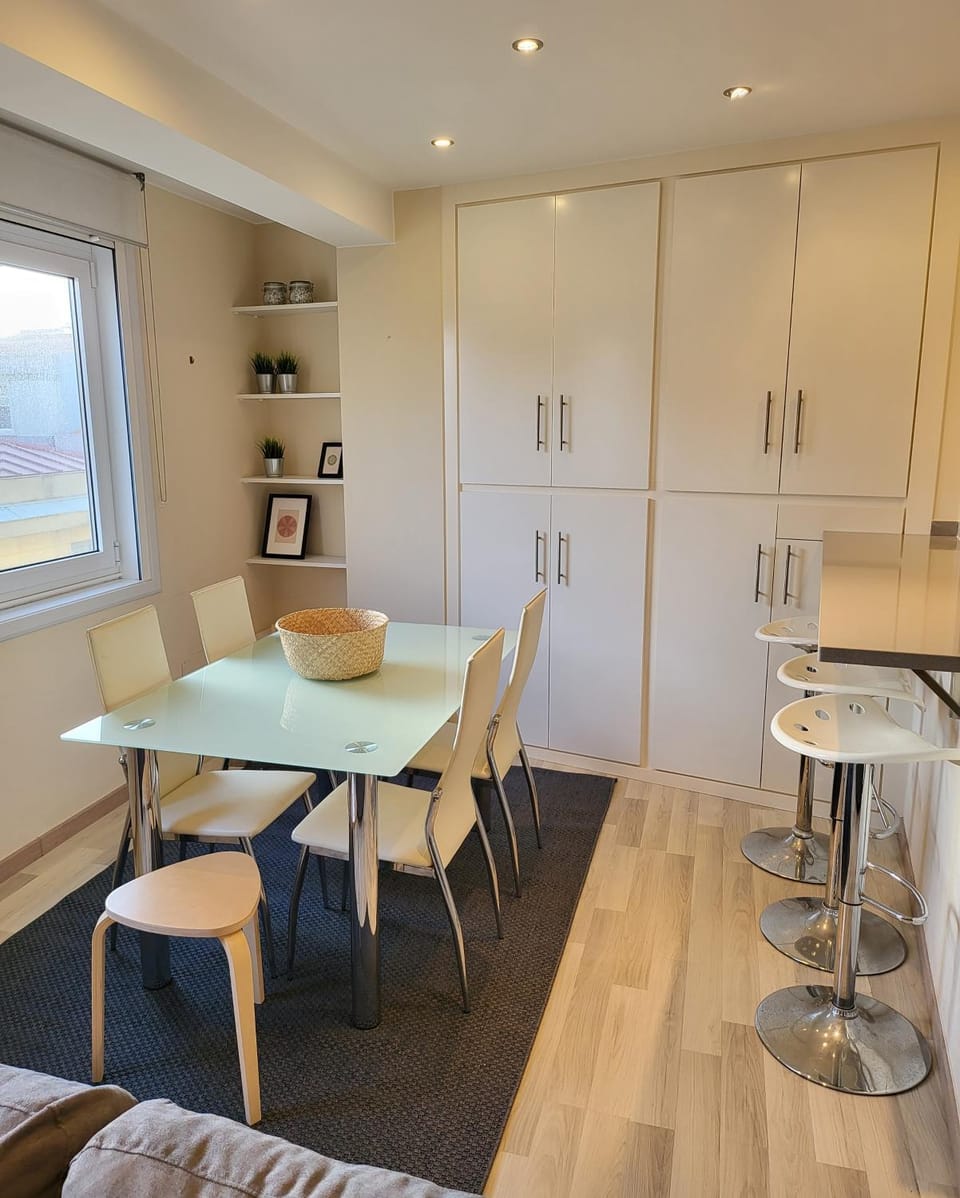 Seating area, Dining area