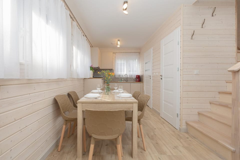 Kitchen or kitchenette, Dining area, kitchen