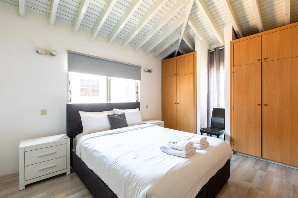 Bed, Bedroom, towels, wardrobe
